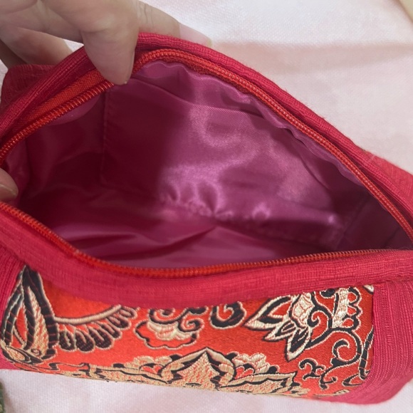 Elegant Red and Green Floral Women Bag Set - Picture 4 of 10